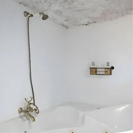 Dom wakacyjny Cave Experience *